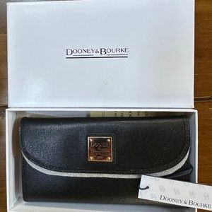 Dooney & Bourke Saffiano Black Clutch NIB